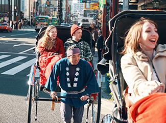 訪日外国人向けに！竹うちわを活用